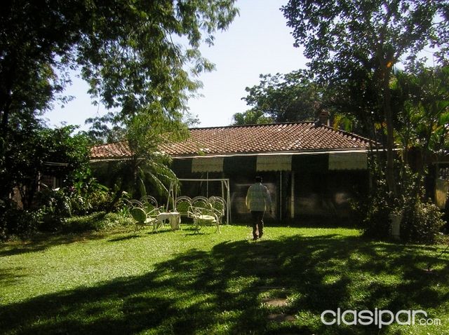 ESPECTACULAR RESIDENCIA EN BARRIO SANTA ANA!!! — foto 2