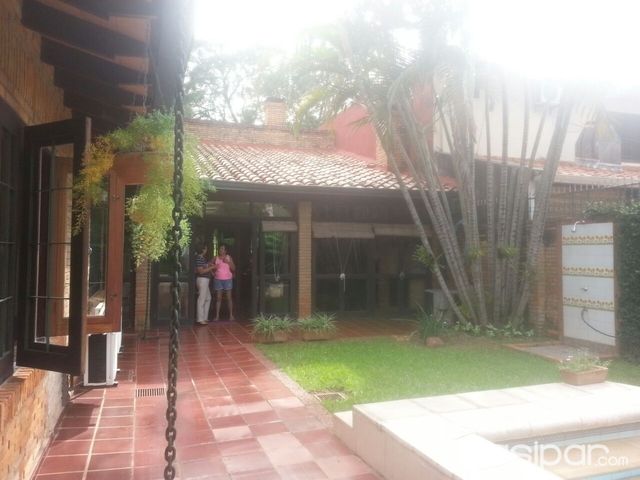 VENDO HERMOSA CASA en EXCELENTE BARRIO!! — foto 2