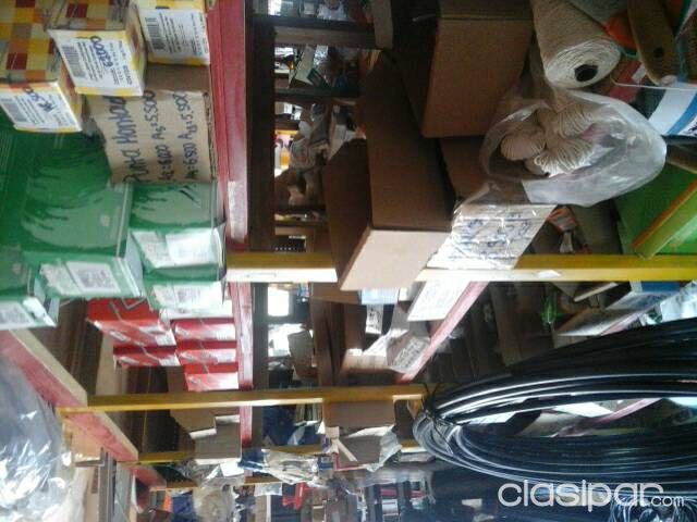 Casa con ferretería entre la victoria y Ortiz Guerrero en San Lorenzo — foto 2