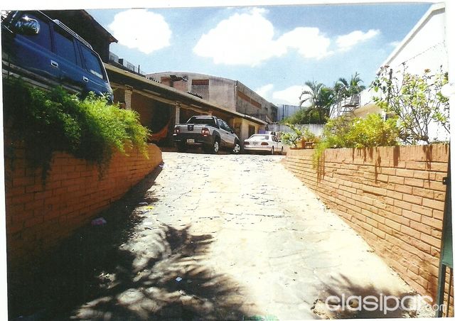 EN VENTA HERMOSA PROPIEDAD en estratégica ubicación (en esquina)!!!! ZONA GRAL SANTOS A UNA CUADRA DE FDO DE LA MORA — foto 2