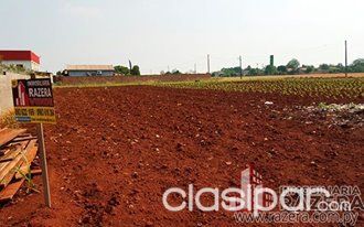 OFERTA DE TERRENO BEM LOCALIZADO,,A UMA CUADRA DO ASFALTO — foto 2