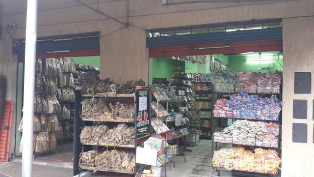 OFERTA!! VENDO CASA CON SALONES COMERCIALES Y DEPOSITO!!! EN EL CENTRO DE SAN LO REINO CALLE JULIA M.C. DE ESTIGARRIBIA — foto 2