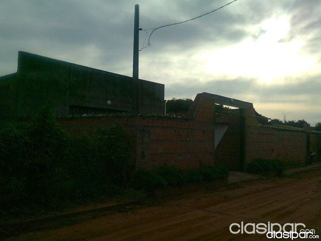 Vendo Tinglado cerrado con Casa en Itaugua — foto 3