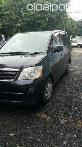 Toyota Noah 2003 - foto 2