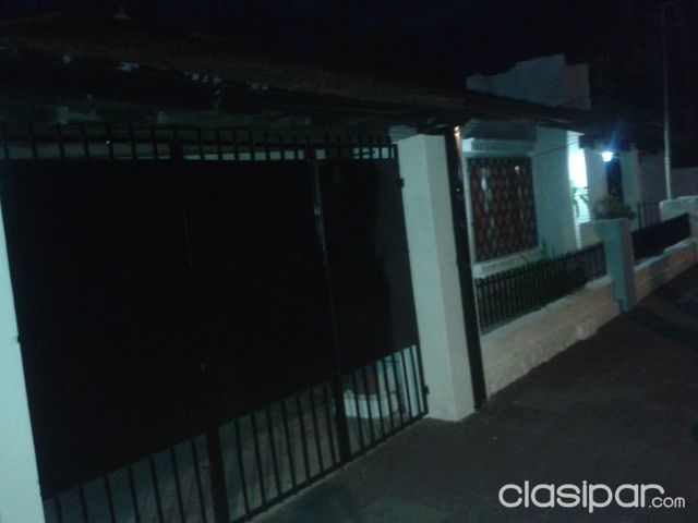 Casa en barrio sajonia, amplia en una esquina — foto 2