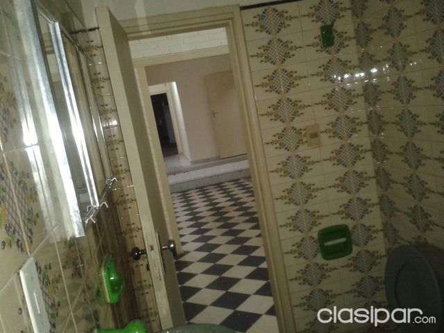 Casa en barrio sajonia, amplia en una esquina — foto 3