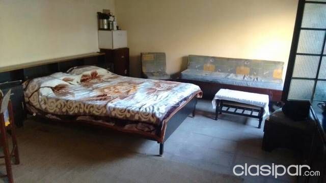 En Lambaré en Bo San Isidro. Habitación grande 5x4 para persona sola y sin mascota c Baño, Garage p Auto yo Moto, c Entrada totalmente independiente. Excelente ubicación. — foto 3