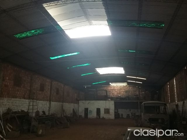 VENDO EDIFICIO DE 3 NIVELES CON TINGLADO DE 740 M2 PARA EMPRESAS, SHOW ROOM DEPOSITO ETC. FERNANDO DE LA MORA ZONA SUR — foto 3