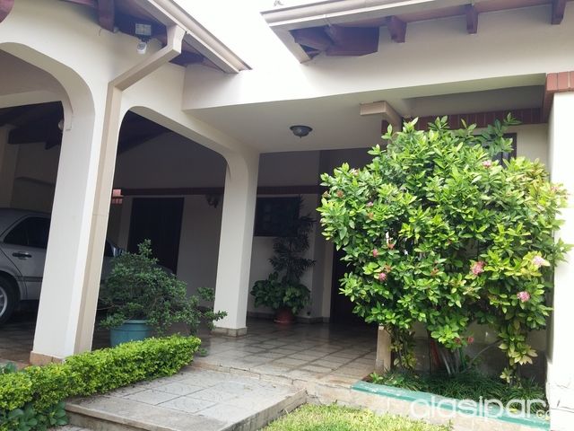 HERMOSA CASA EN TRINIDAD A 1 CUADRA DE LA AVDA. STMA TRINIDAD Y 12 CUADRAS DE MOLAS LOPEZ — foto 3