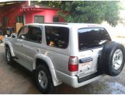 Imponente Hilux Surf 4x4 Diesel con techo corredizo año 98