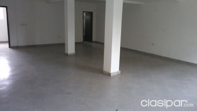 SE ALQUILA HERMOSO Y AMPLIO SALON EN UBICACION ESTRATEGICA BARRIO SAN CRISTOBAL A PASOS DE C. DENNIS ROA — foto 2
