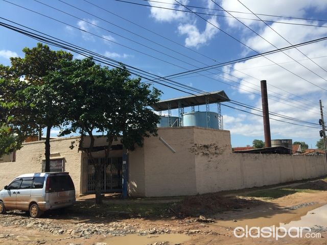 Gran Depósito con Oficinas y Show Room. Ubicación perfecta — foto 2