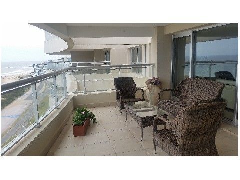 DEPARTAMENTO TORRE LOBOS 2402 PUNTA DEL ESTE URUGUAY — foto 2