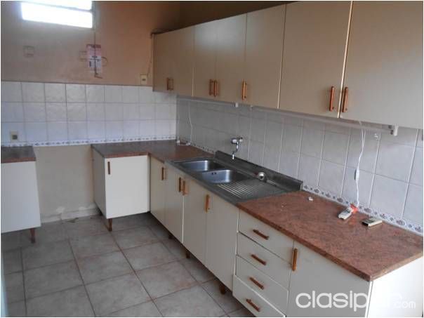 VENDO CASA EN BARRIO SAJONIA A MEDIA CUADRA DEL ESTADIO DEFENSORES DEL CHACO — foto 3