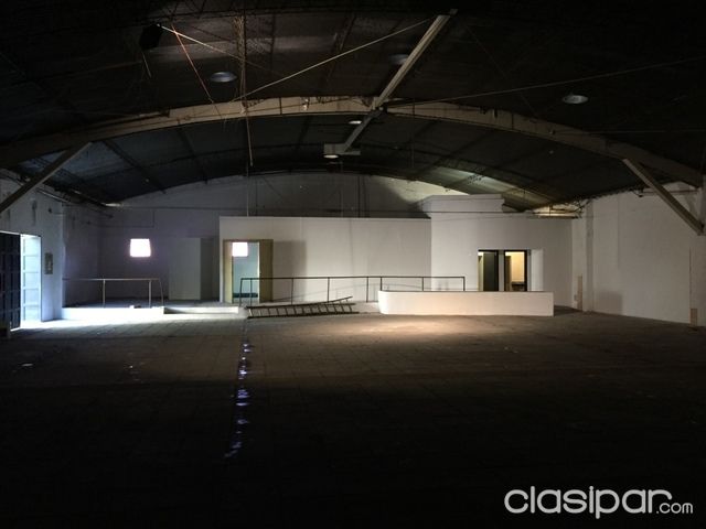 Salon Comercial sobre Avda Sacramento y España — foto 2