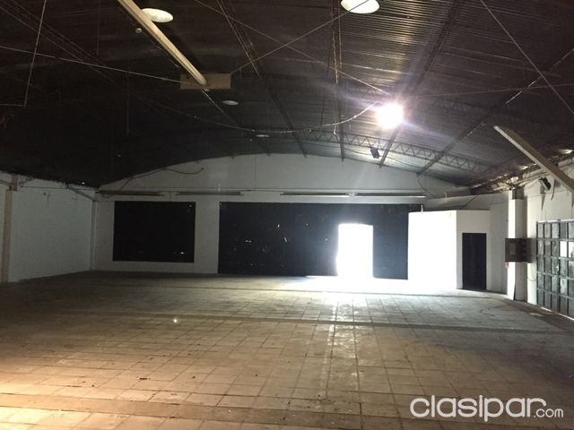 Salon Comercial sobre Avda Sacramento y España — foto 3