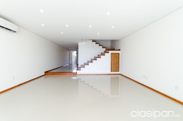 DUPLEX EN BARRIO MBURUCUYA — foto 2