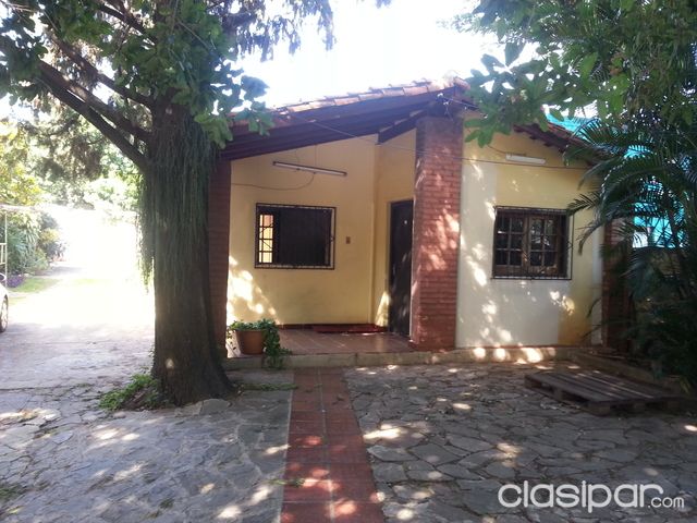 Oportunidad sobre Médicos del Chaco, barrio Nazareth, a cuadras de la avenida Eusebio Ayala.. Vendo casa. — foto 2