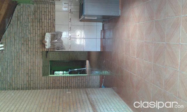 casa totalmente amurallado en km 8 acaray cerca de la UNE — foto 3