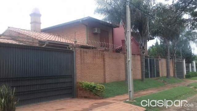 Residencia De 4 Dormitorios Con Piscina En Barrio Mburucuya — foto 2