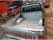 Hermosa camioneta Mitsubishi l200 volante original del representante motor td46 2.5 diesel común caja mecánica