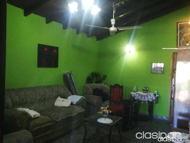 VENDO CASA PARA FAMILIA GRANDE, FRENTE A LA CANCHA DEL CLUB CERRO CORA — foto 3
