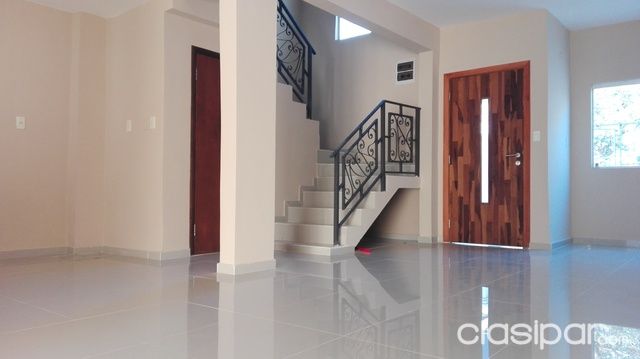 Duplex en Bo. San Miguel, a cuadras de la futura Avda. Laguna Grande — foto 3