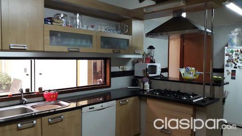 DUEÑA VENDE HERMOSA CASA SOBRE MOLAS LOPEZ — foto 2