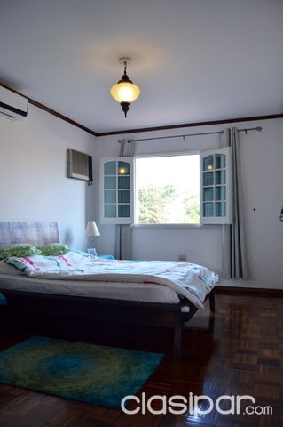 VENDO CASA LUJOSA – (FINA y LUMINOSA), ESTILO EUROPEO en hermoso barrio residencial — foto 2