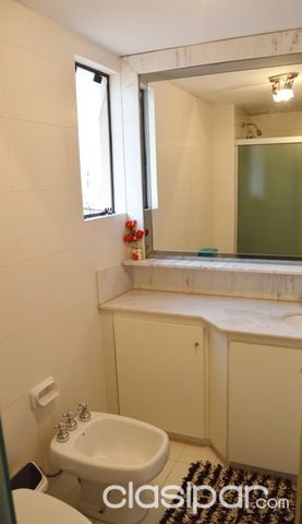 VENDO CASA LUJOSA – (FINA y LUMINOSA), ESTILO EUROPEO en hermoso barrio residencial — foto 3