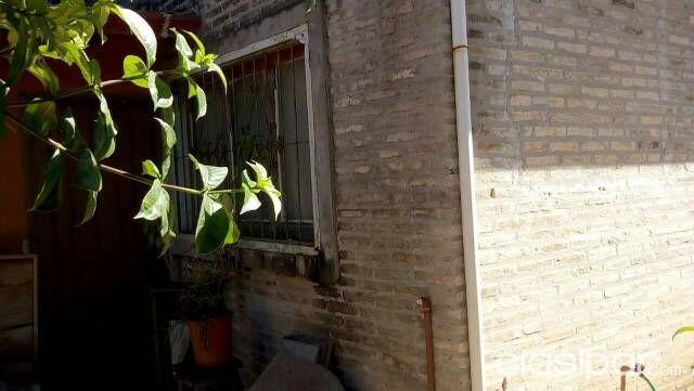 VENDO CASA A 3 CUADRAA DE AVDA FDO DE LA MORA — foto 3