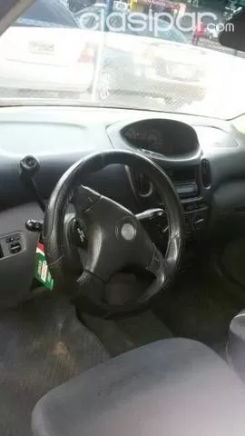 Toyota Funcargo Año 2001 — foto 4