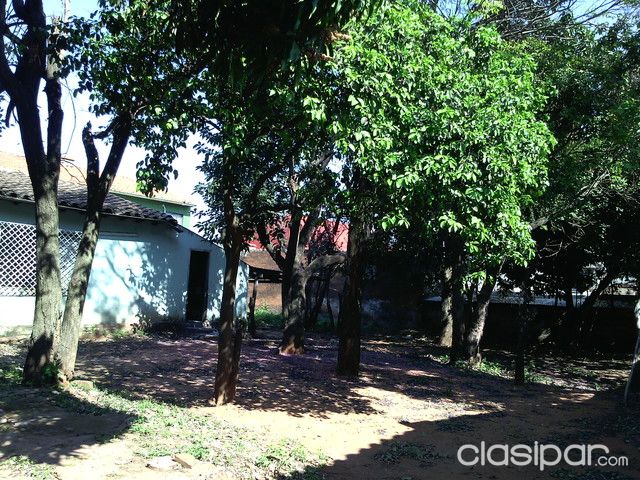 vendo casa con terreno en el centro de luque — foto 2