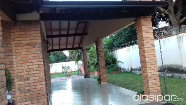 VENDO HERMOSA Y AMPLIA CASA BARRIO 3 DE MAYO LUQUE!!! — foto 3