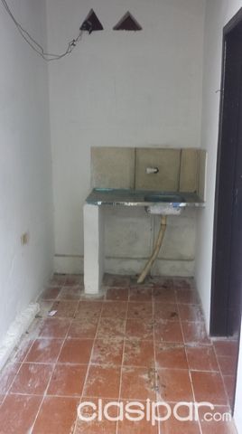 VILLA MORRA A CUADRAS. DE M. LOPEZ Y ESPAÑA PIEZA CON BAÑO Y LAVADERITO. — foto 3