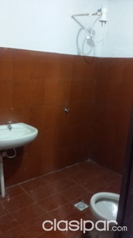 VILLA MORRA A CUADRAS. DE M. LOPEZ Y ESPAÑA PIEZA CON BAÑO Y LAVADERITO. — foto 2
