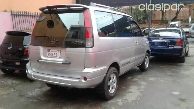 Toyota Noah 2000 - foto 2
