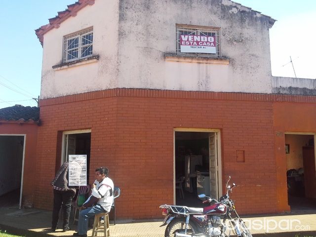 VENDO CASA - CARAPEGUA - EN ESQUINA SOBRE RUTA — foto 2
