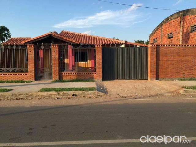Remato hermosa casa sobre calle asafaltada a 4 cuadras de la municipalalidad 160mts de contruccion 600mts de terreno muralla alta reja y porton electrico precio — foto 2