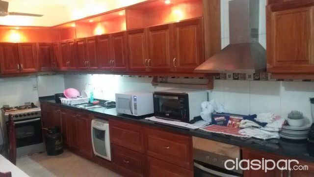 Hermosa residencia en inmejorable ubicación a 2 cuadras de Cacique Lambaré detras del supermercado Metro — foto 2