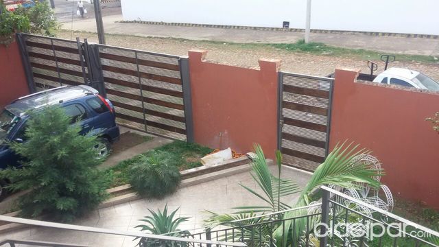 Hermosa residencia en inmejorable ubicación a 2 cuadras de Cacique Lambaré detras del supermercado Metro — foto 3