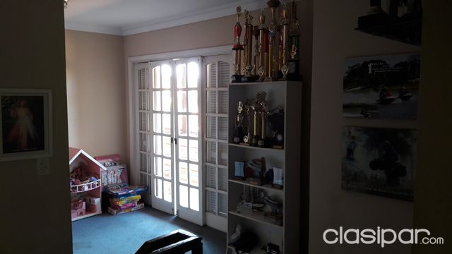 EN VENTA – AMPLIA CASA EN BARRIO HERRERA, ZONA ARRAYANES — foto 2