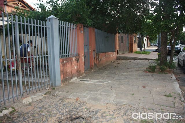 CASA A REMODELAR EN BARRIO VILLA MORRA - MCAL ESTIGARRIBIA — foto 2