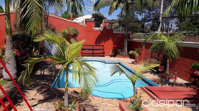 VENDO AMPLIA RESIDENCIA EN FERNANDO DE LA MORA ZONA SUR — foto 2