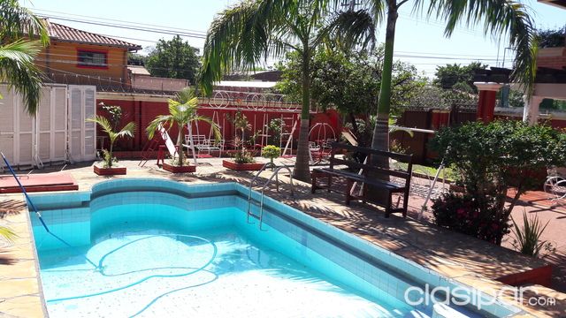 VENDO AMPLIA RESIDENCIA EN FERNANDO DE LA MORA ZONA SUR — foto 3