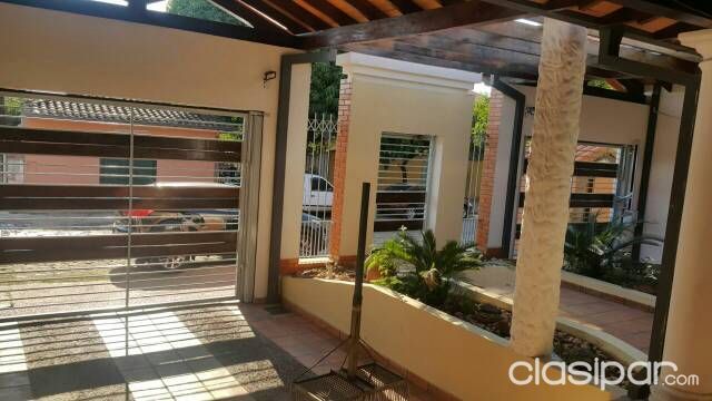 INMOBILIARIA ALQUILA hermosa casa en Lambaré, a 2 cuadras de la Av. Bruno Guggiari. — foto 2
