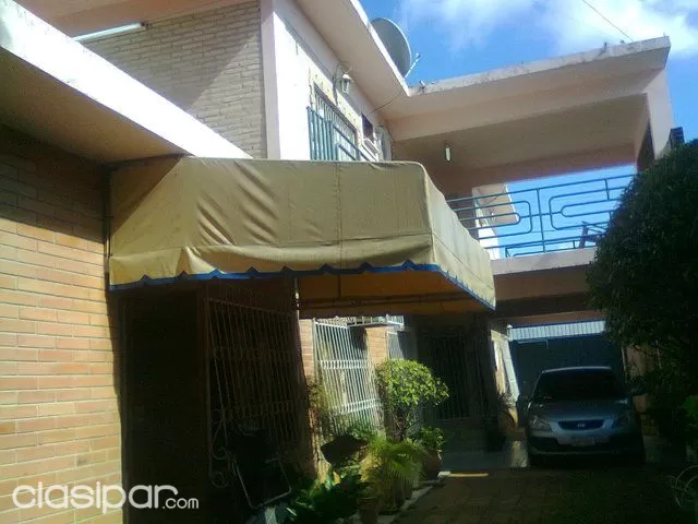 CASA con Departamento, y salón comercial sobre asfalto — foto 2