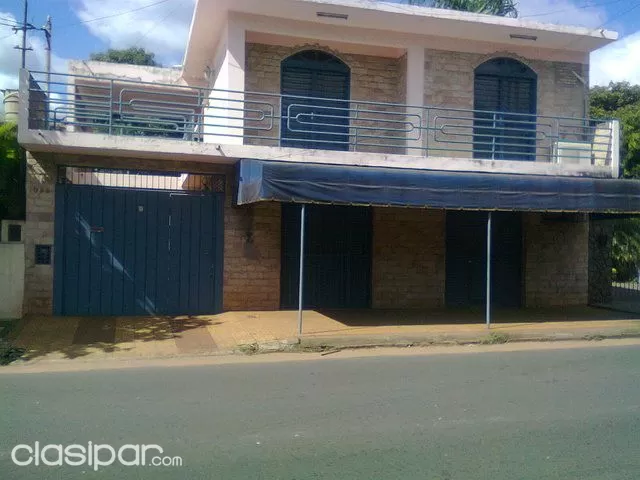 CASA con Departamento, y salón comercial sobre asfalto — foto 3