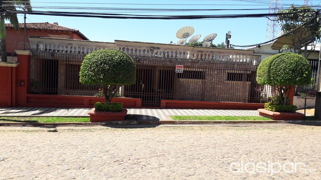 TRES GRANDES CONSTRUCCIONES INTEGRADAS EN FNDO. DE LA MORA — foto 3