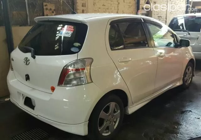 Toyota Vitz 2005 — foto 3